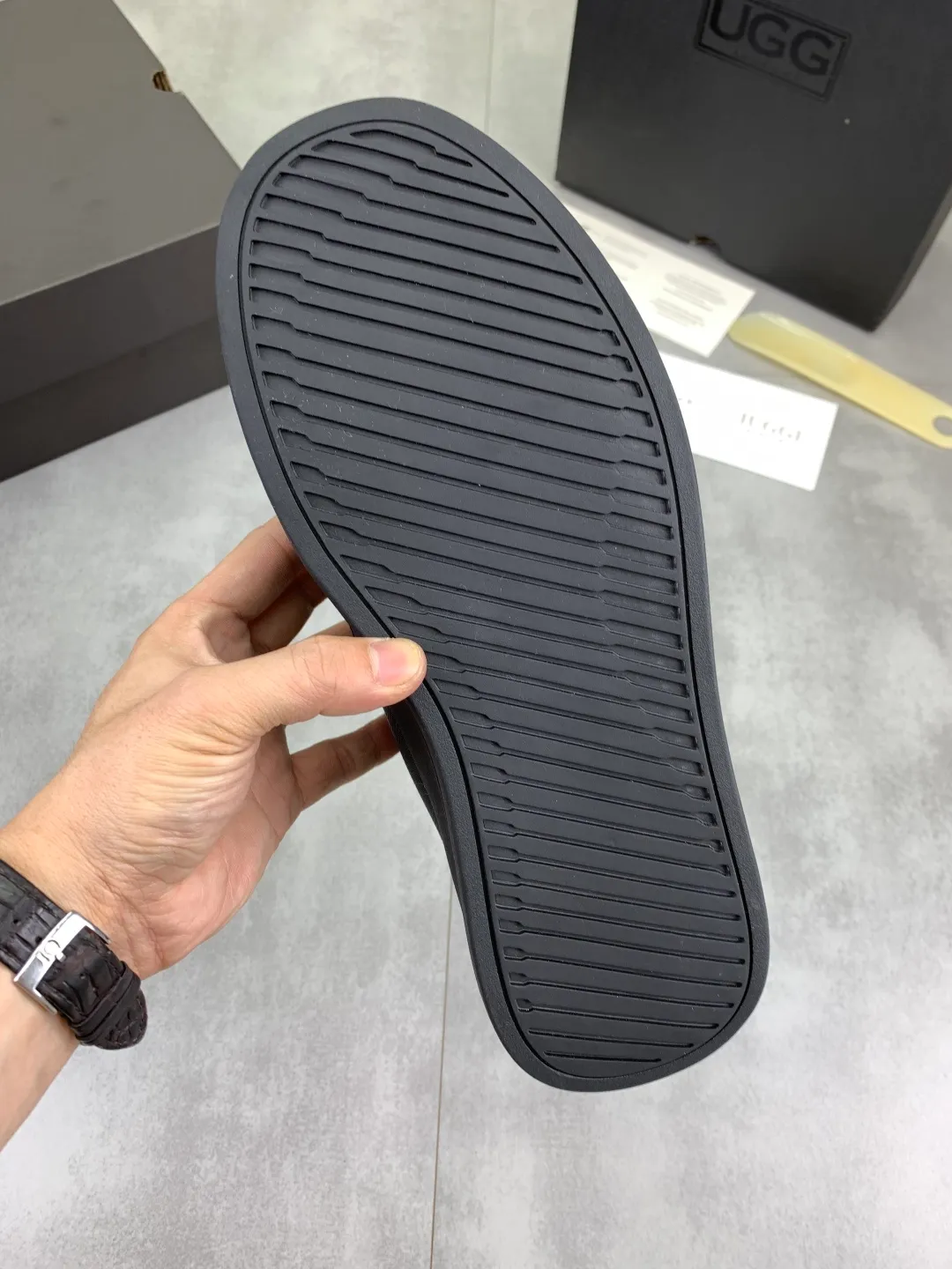 Men's shoes 💰P640 New arrival 🆕🆕🆕 New IUGGI men's shoes. Real cowhide on the outside. Australian wool on the inside. Lightweight and easy to put on. The brand logo has a high-end feel. Men's style! Men's style! Retro outdoor shoes are rarely seen on the market. They look great on the feet. Mainly because they are so stylish. Color: black, gray, maroon. Size: 39-44 999-20